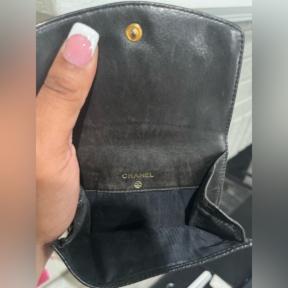 CHANEL Black Textured Leather Card Holder - Picture 3 of 7